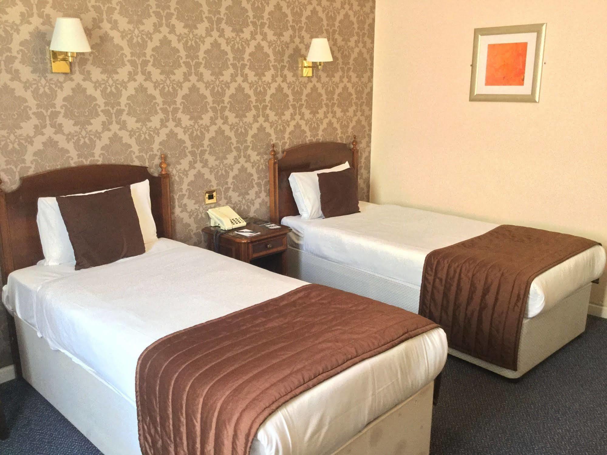 Ramada Crawley-Gatwick Hotel Crawley  Eksteriør billede